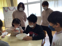 6年5組_学活_池田幸恵_お別れ会（クレープ作り）_7