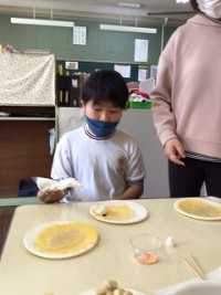 6年5組_学活_池田幸恵_お別れ会（クレープ作り）_16